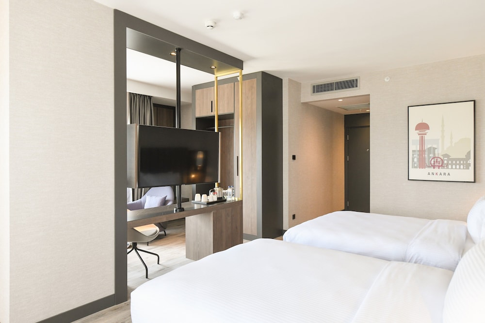 Standard Room, 2 Queen Beds, Non Smoking - Photo 3