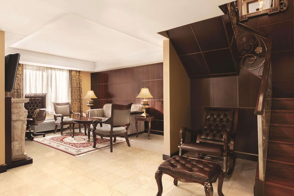 Suite, Multiple Beds, Non Smoking - Photo 3