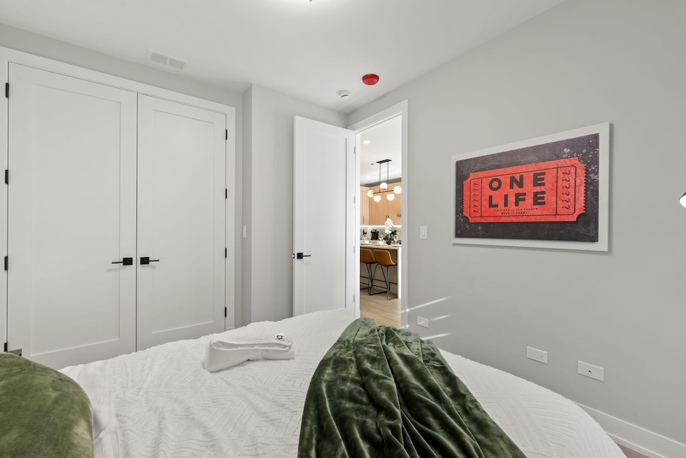 Bright 2bed 2bath in Brand New Pilsen Development, Zdjęcie 34