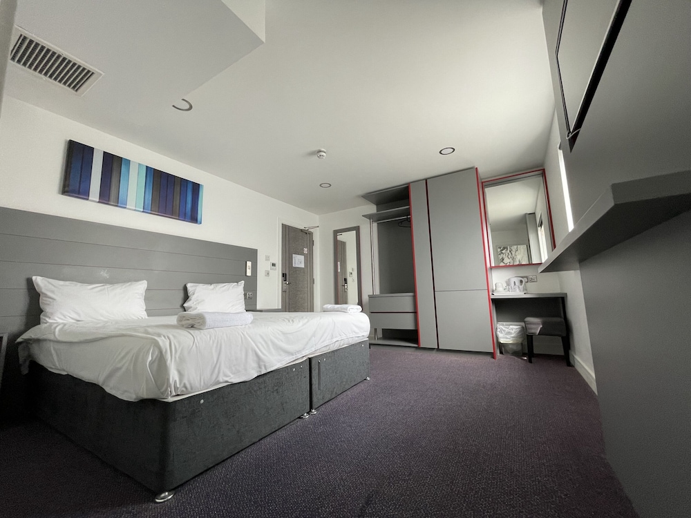 Double or Twin Room, Ensuite - Photo 4