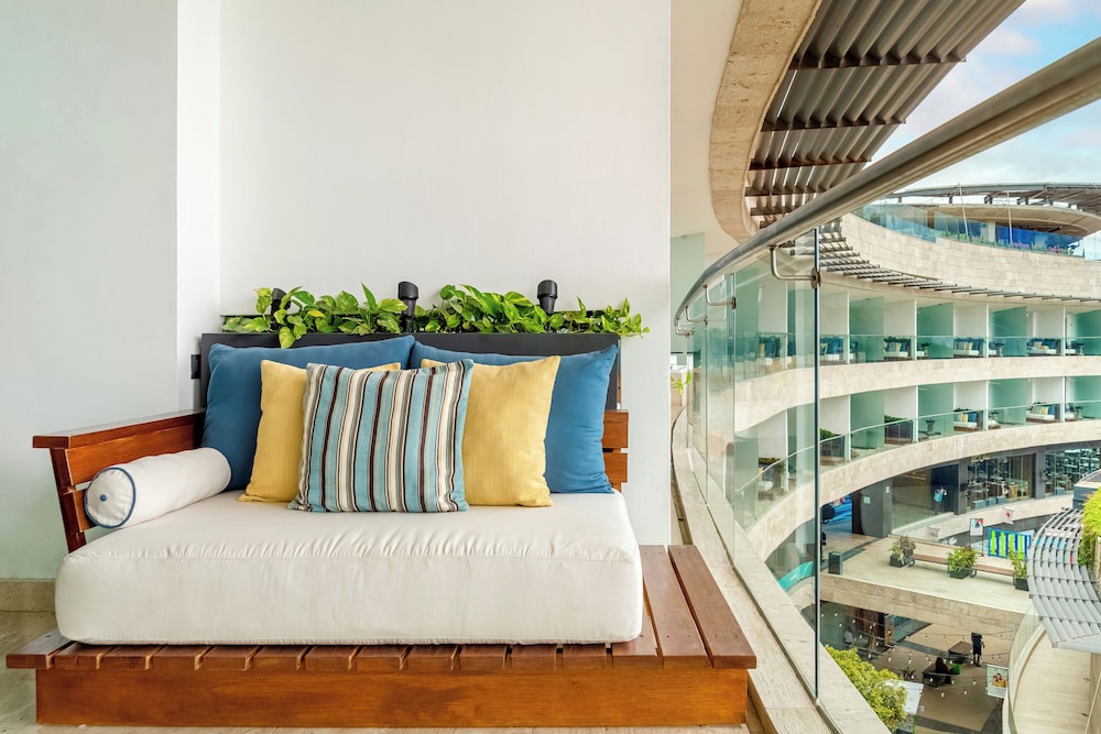 2 Queen Beds with Balcony (Downtown House)