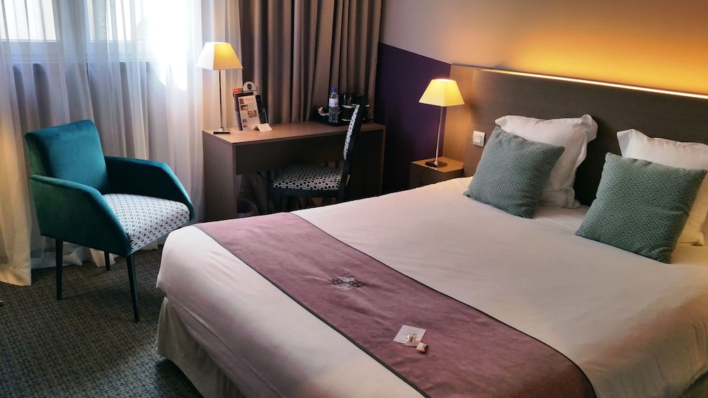 Superior Room, 1 Queen Bed, Non Smoking (Larger Room) - Photo 5