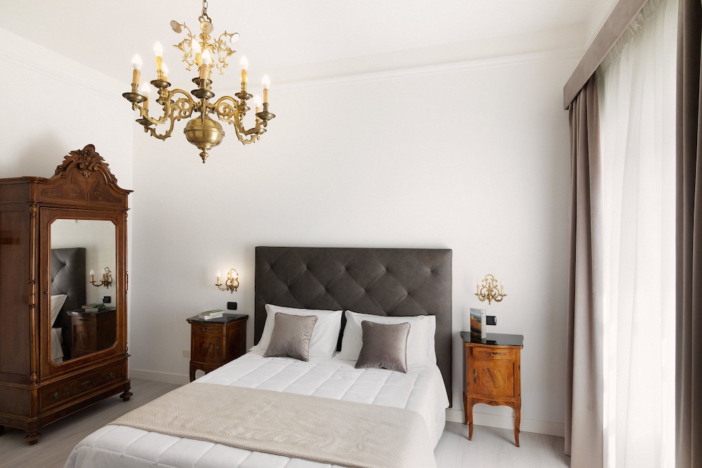 Deluxe Room - Photo 11