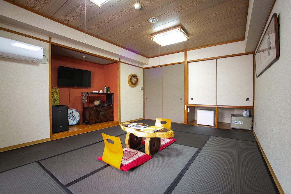 301 Japanese-Style Room (Pet Friendly) - Photo 2