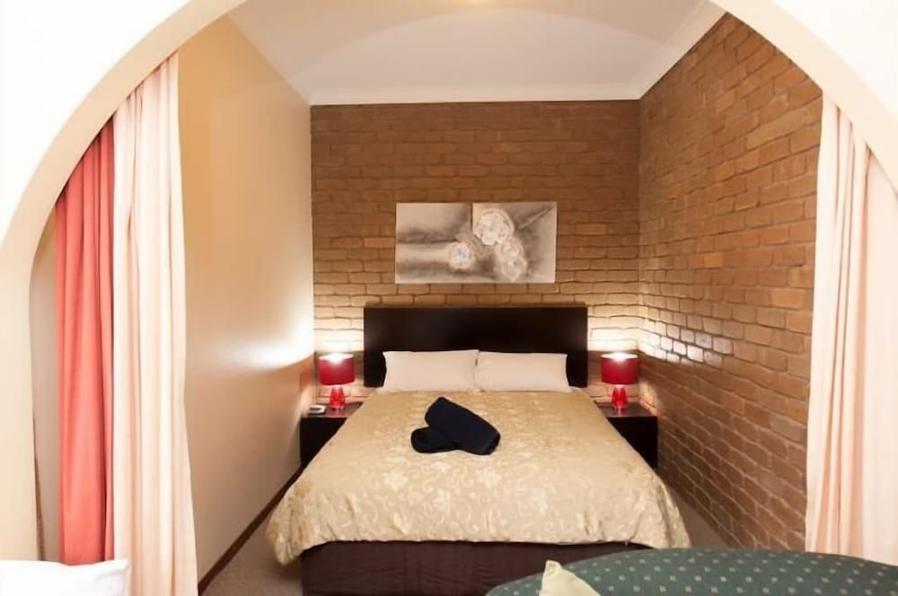 Standard Double Room, Kitchenette (DOUBLE ROOM - NO PETS) photo 3