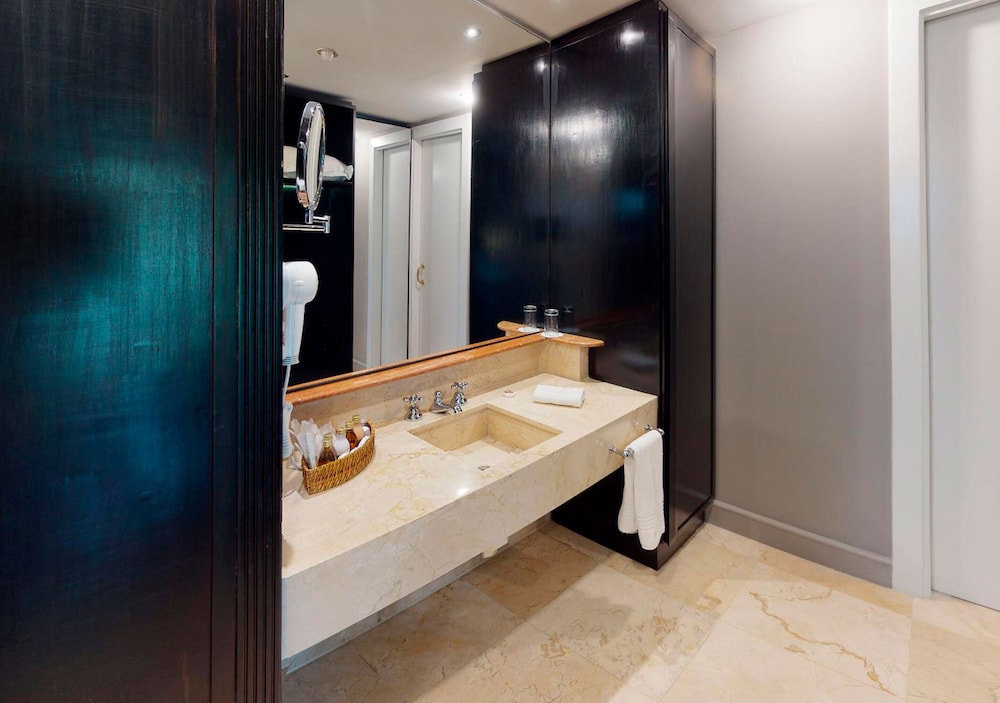 Executive Suite (Corporate)