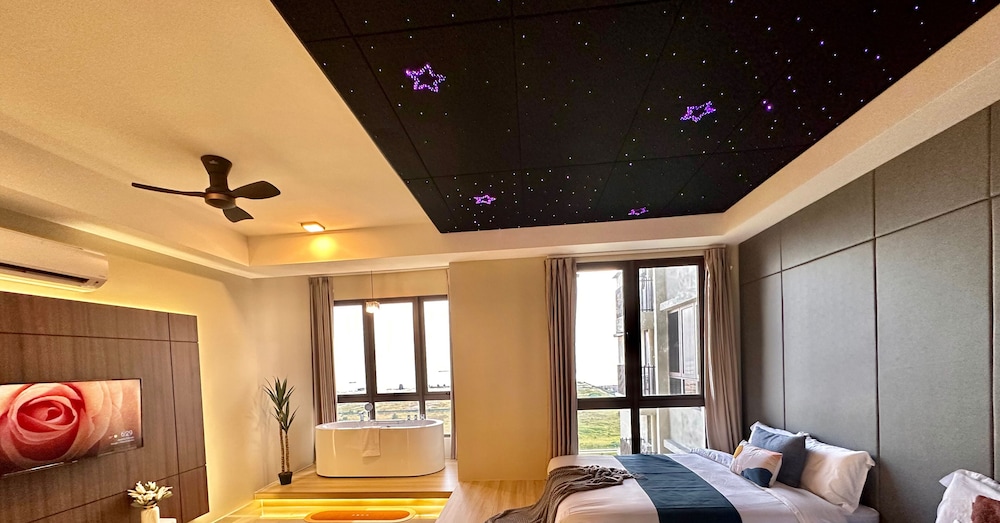 Comfort Studio, 2 Queen Beds, Bathtub, City View photo 1