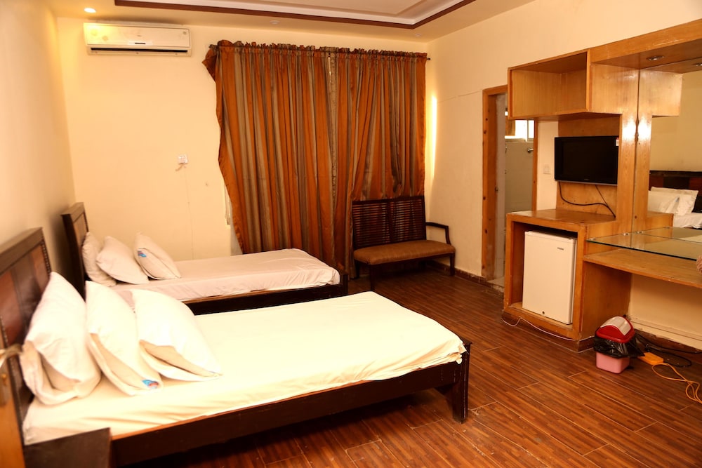 Standard Twin Room, 2 Twin Beds - Photo 3