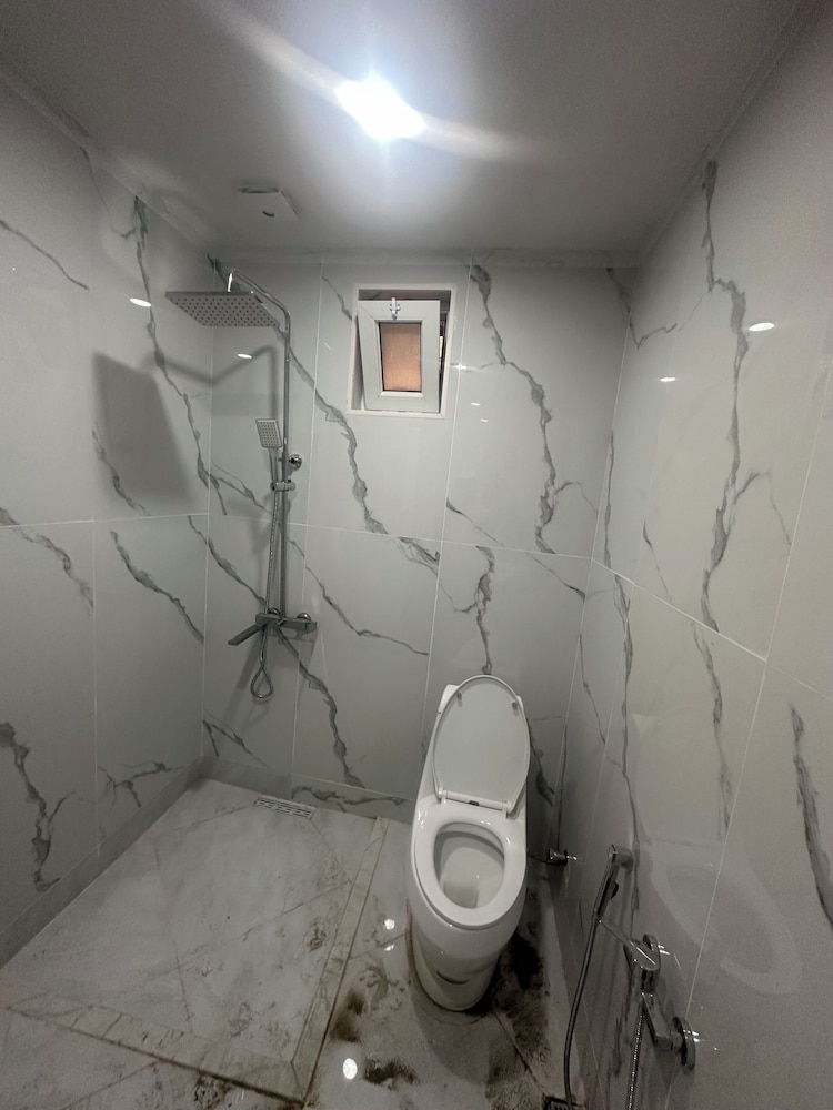 Basic Double or Twin Room - Photo 11
