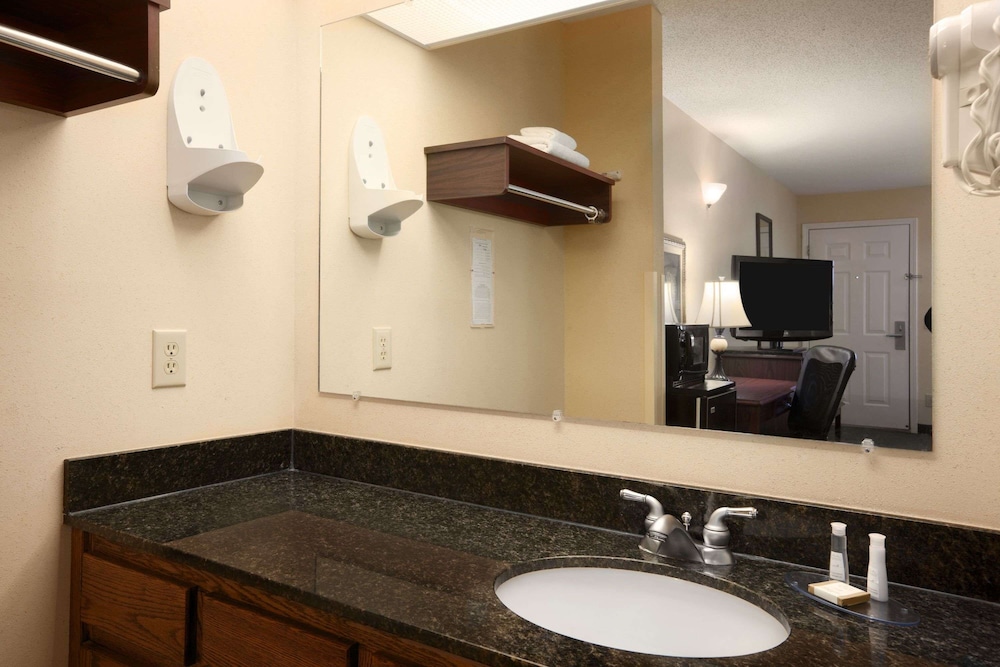 Room, Accessible - Photo 4