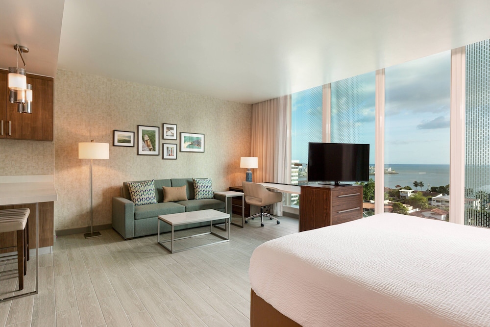 Room, 1 King Bed with Sofa bed, Ocean View - Photo 3
