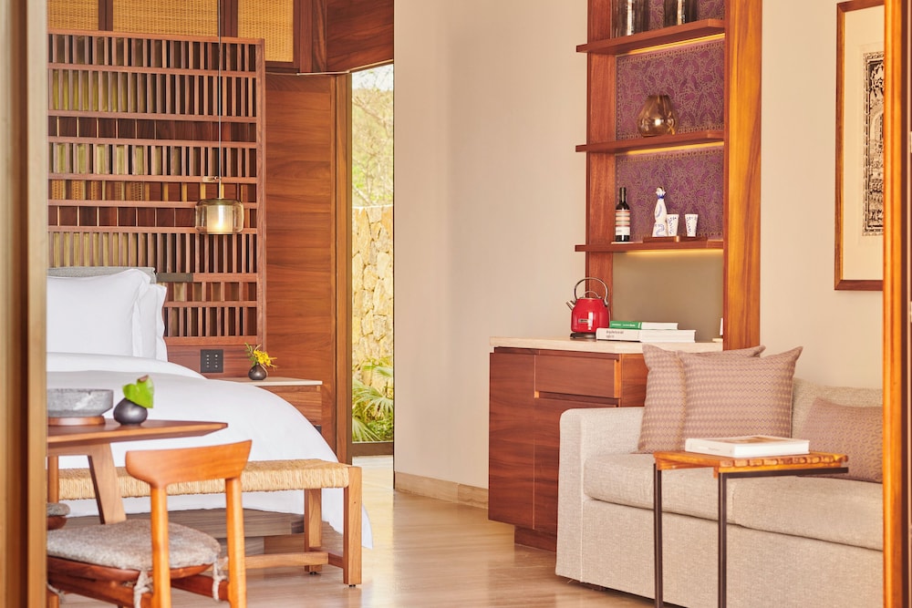 Premium Room, 1 King Bed, Beachfront - Photo 1