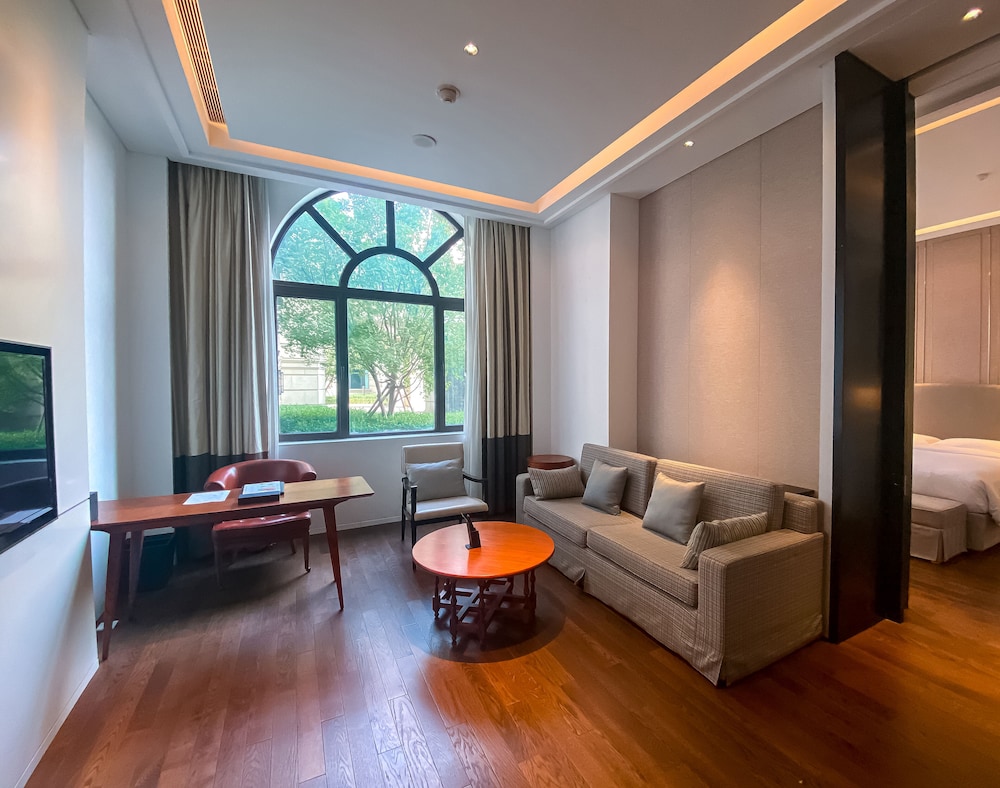 Suite, 1 Bedroom - Photo 4