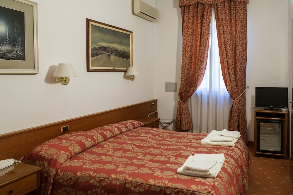 Basic Double or Twin Room photo 2