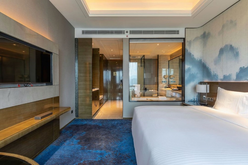 Executive Deluxe King Room photo 3