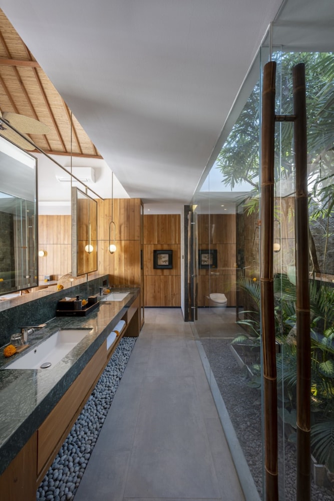 Smart 1 Bedroom Villa with Private Pool & Hot Tub - Photo 12