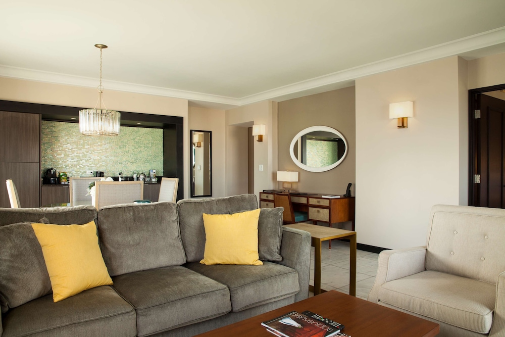 Room, 1 King Bed With Sofa Bed, Oceanfront (commodore)