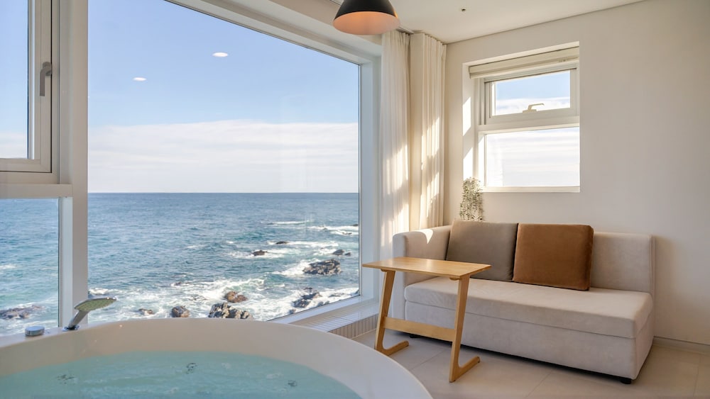 Basic Room, 1 Bedroom (Room 404 (Oceanview/Spa)) photo 1