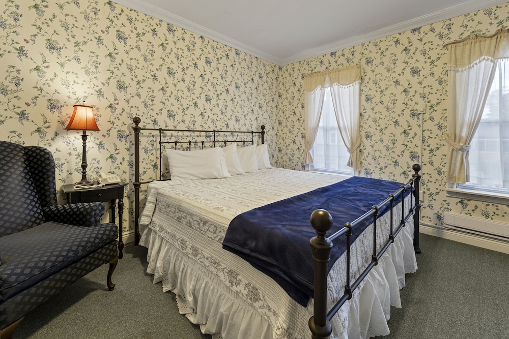 Standard Room, 1 Queen Bed photo 2