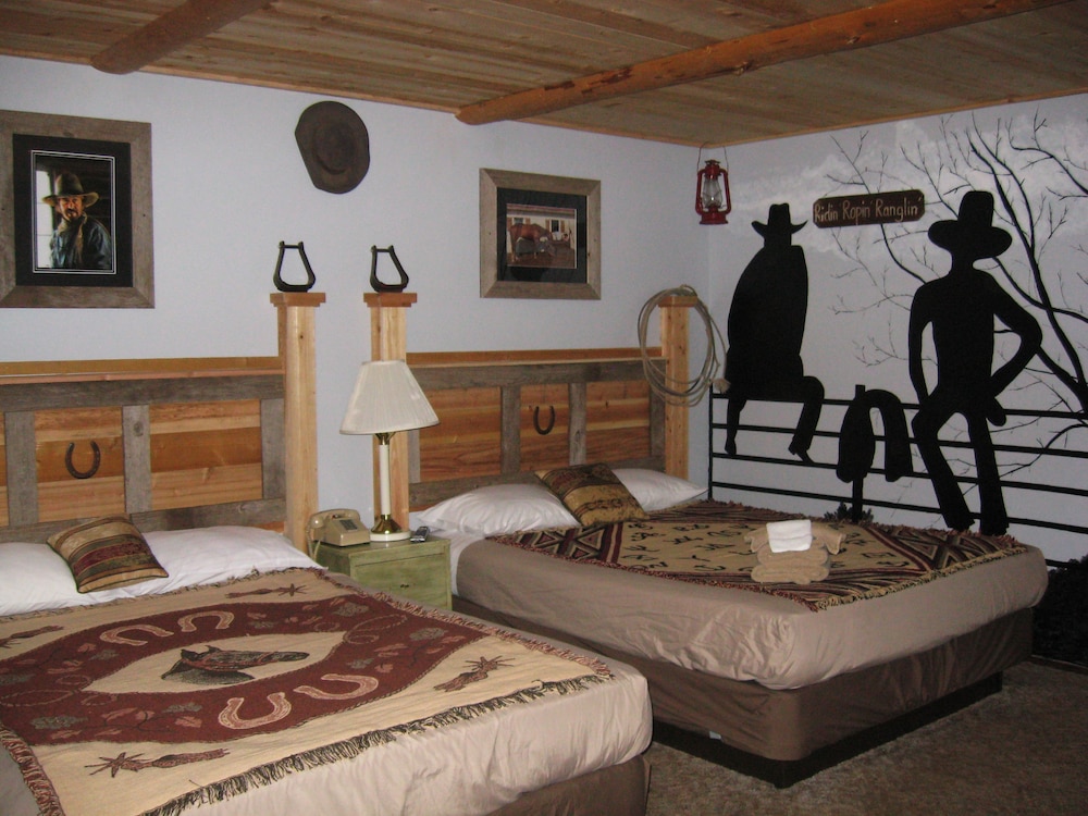 Design Room, 2 Queen Beds photo 3