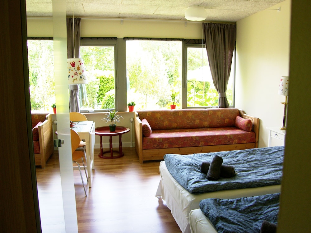 Double Room, Private Bathroom, Garden View photo 3