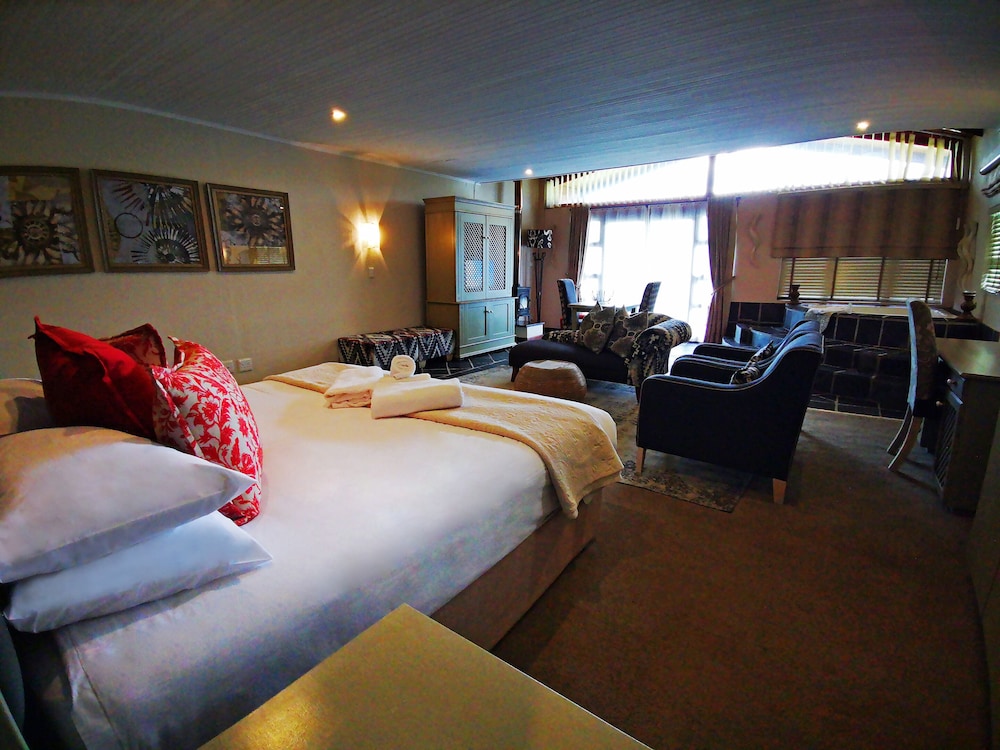 Superior Studio, 1 King Bed, Non Smoking photo 1
