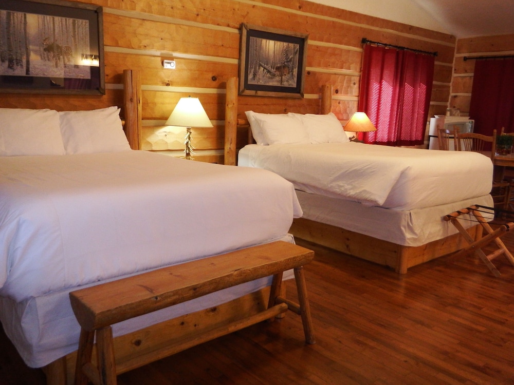 House, 2 Queen Beds, Kitchen, Annex Building ( MacDonald Lake) photo 1