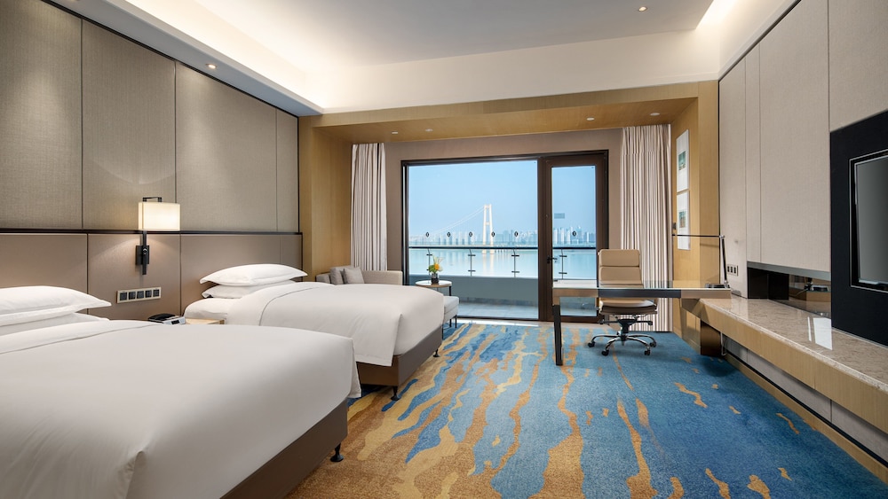 Classic Room, 2 Twin Beds, River View photo 3