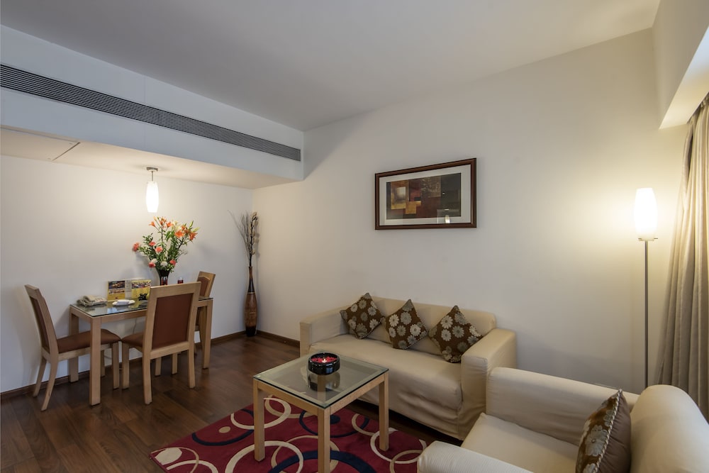 Suite - Photo 9