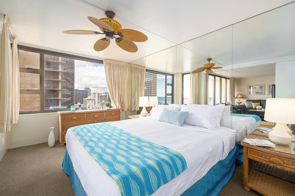 High Floor Ocean View Condo (King Bed and Parking): Condo, 1 Bedroom, Ocean View (0105) photo