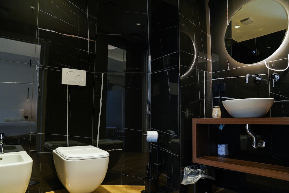 Deluxe Quadruple Room - Photo 9