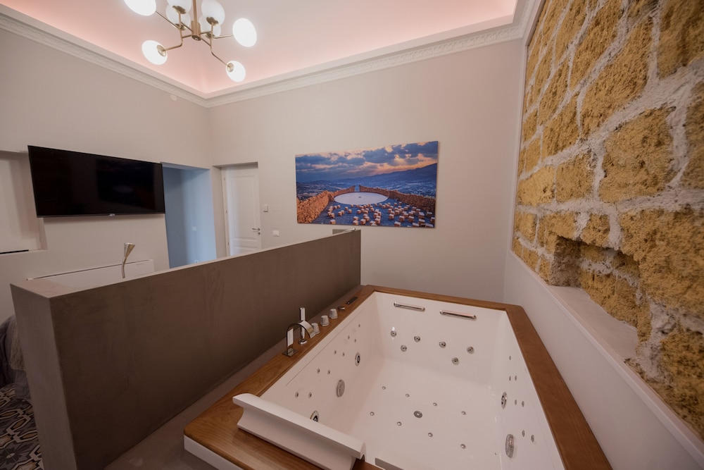 Romantic Apartment, 1 Queen Bed, Non Smoking, City View