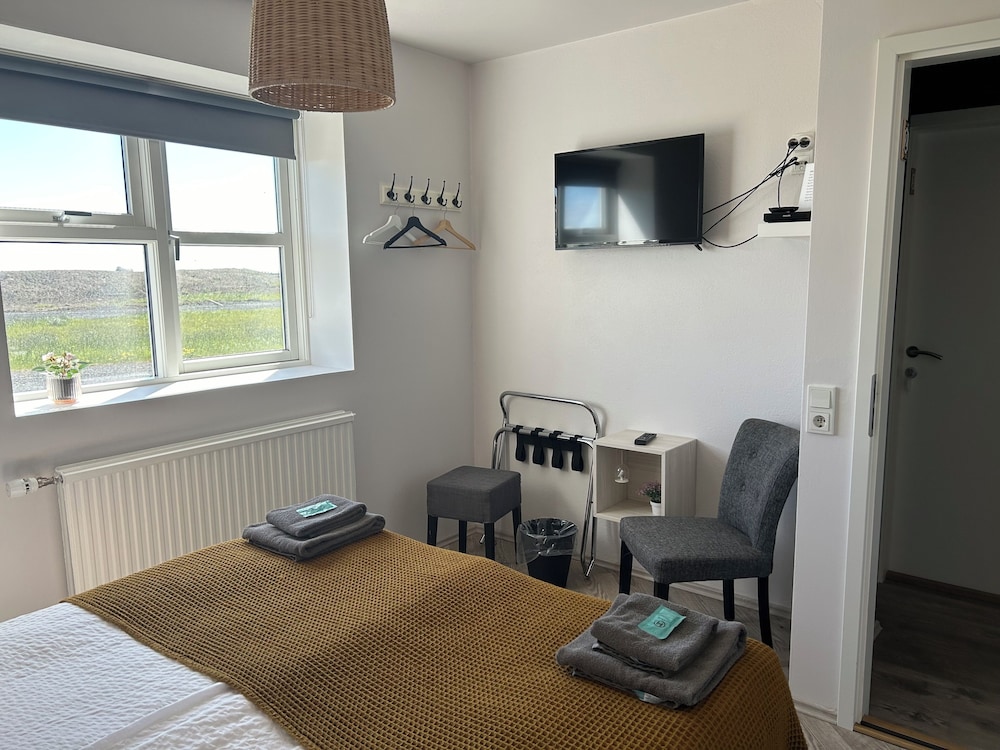 Basic Double Room, Shared Bathroom photo 2