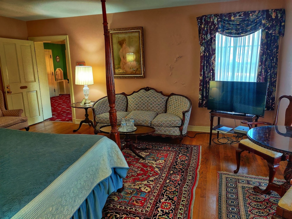 Premier Room, 1 King Bed - Photo 9