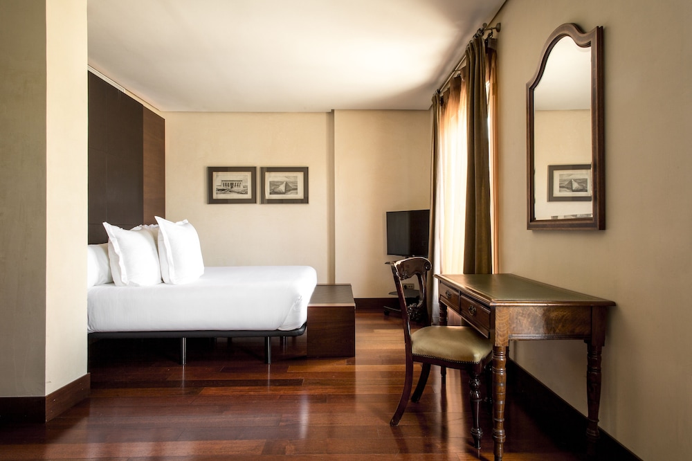 Suite, Terrace, City View - Photo 2