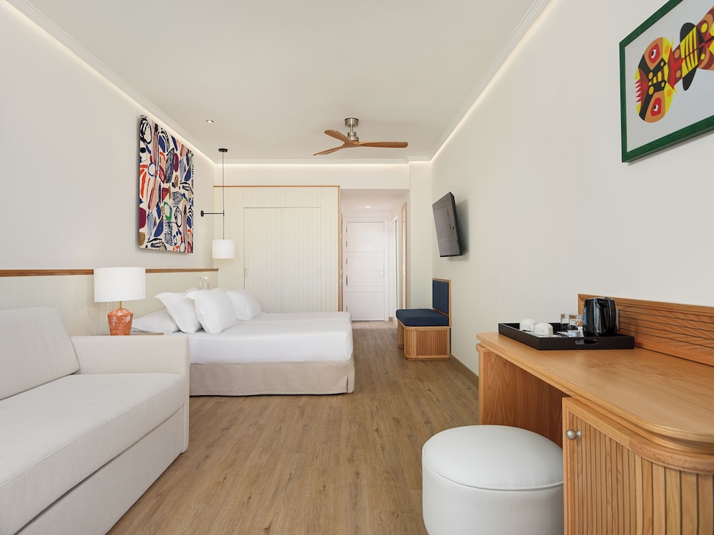 Junior Suite, Terrace thumbnail 5