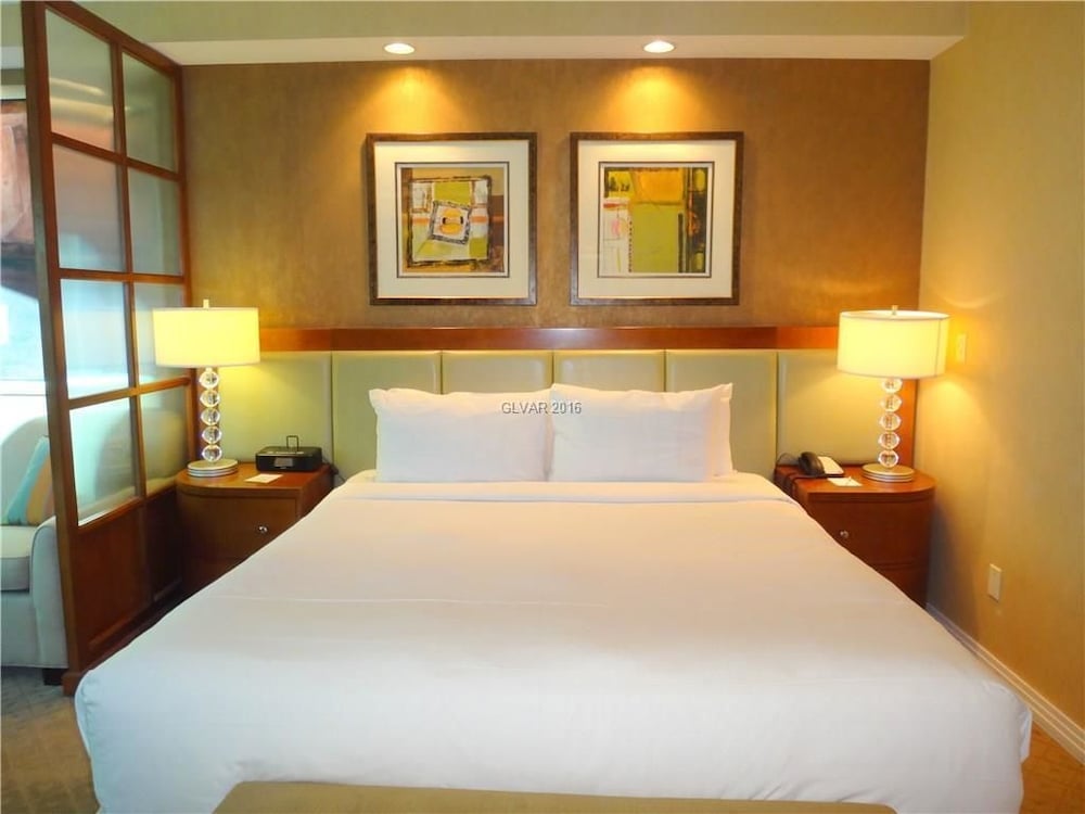 City Studio Suite, 1 King Bed with Sofa bed, City View