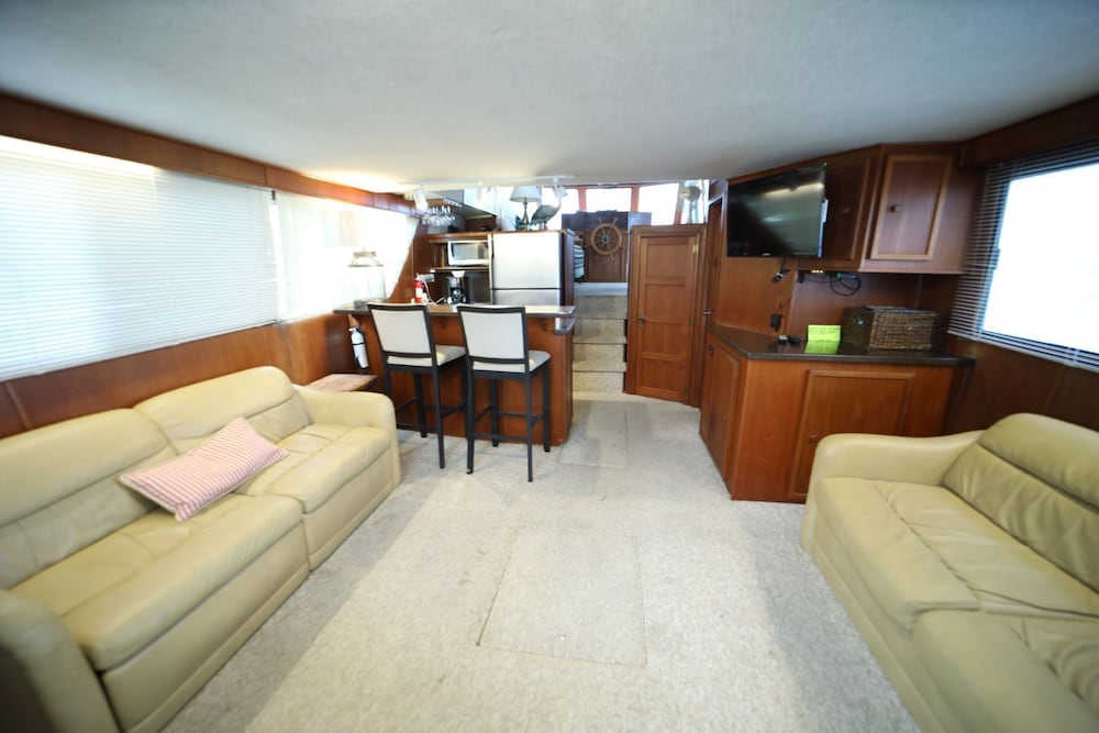 Standard Room, 2 Bedrooms, Non Smoking, Private Bathroom (Lucky Lady Houseboat)