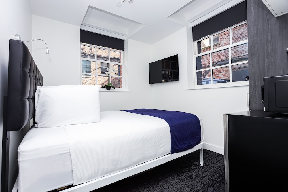 Standard Studio (Basement/ Unit 3)