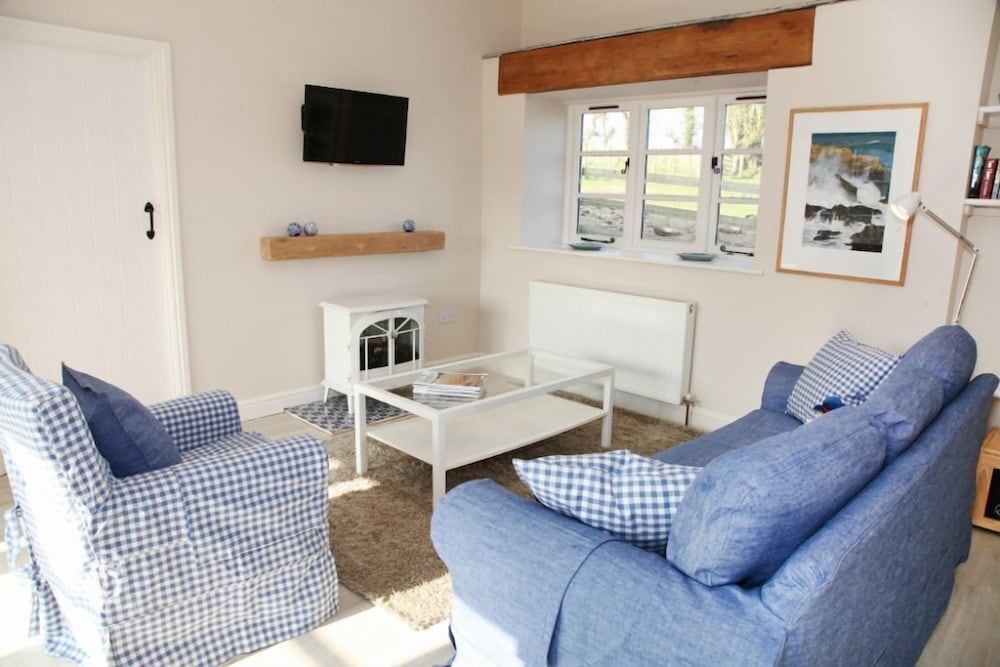Cottage (Willow) photo 2
