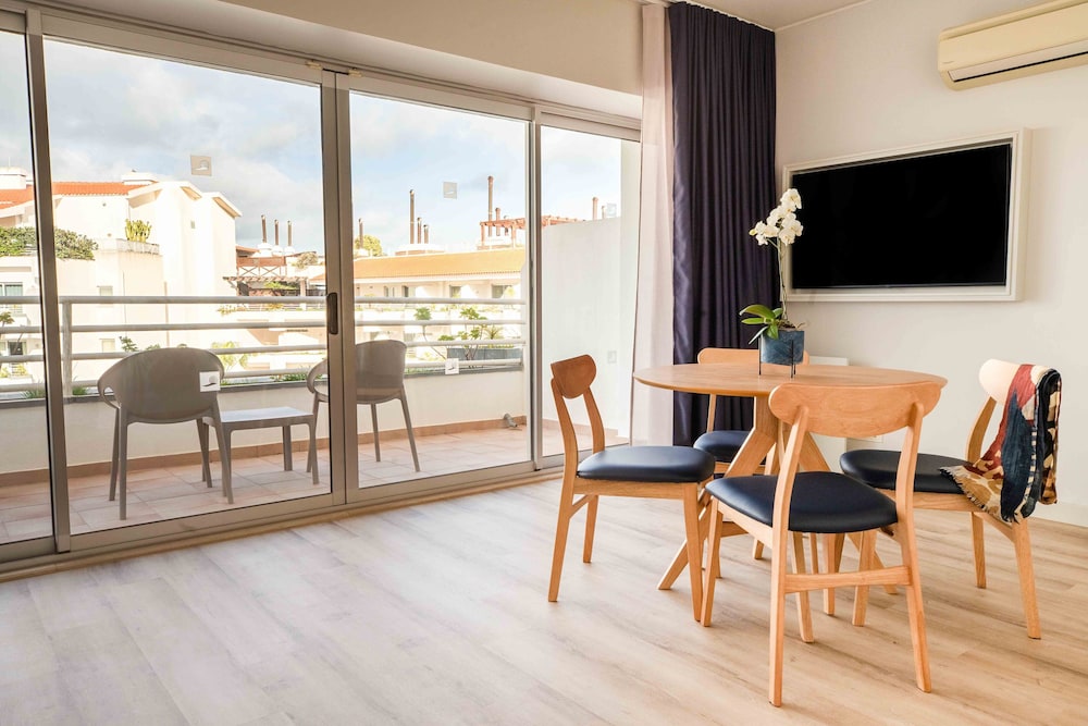 Premium Suite, 1 Bedroom, Pool View - Photo 6