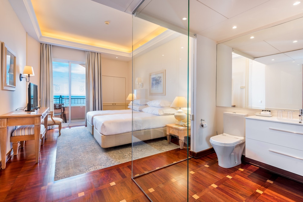 Deluxe Room, Balcony, Sea View - Photo 4