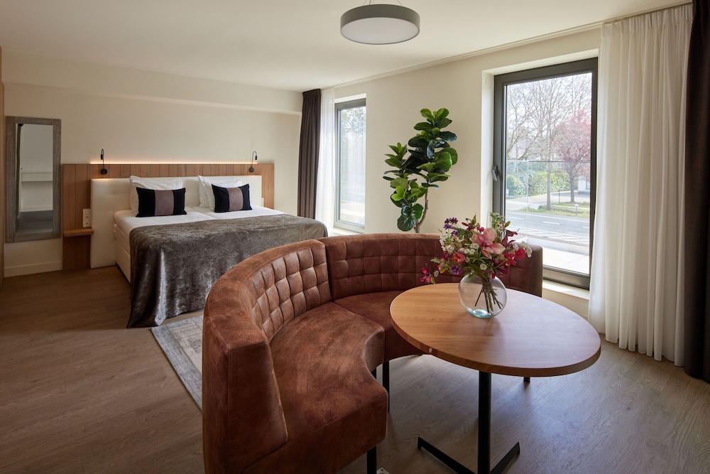 Executive Twin Room, Balcony - Photo 1