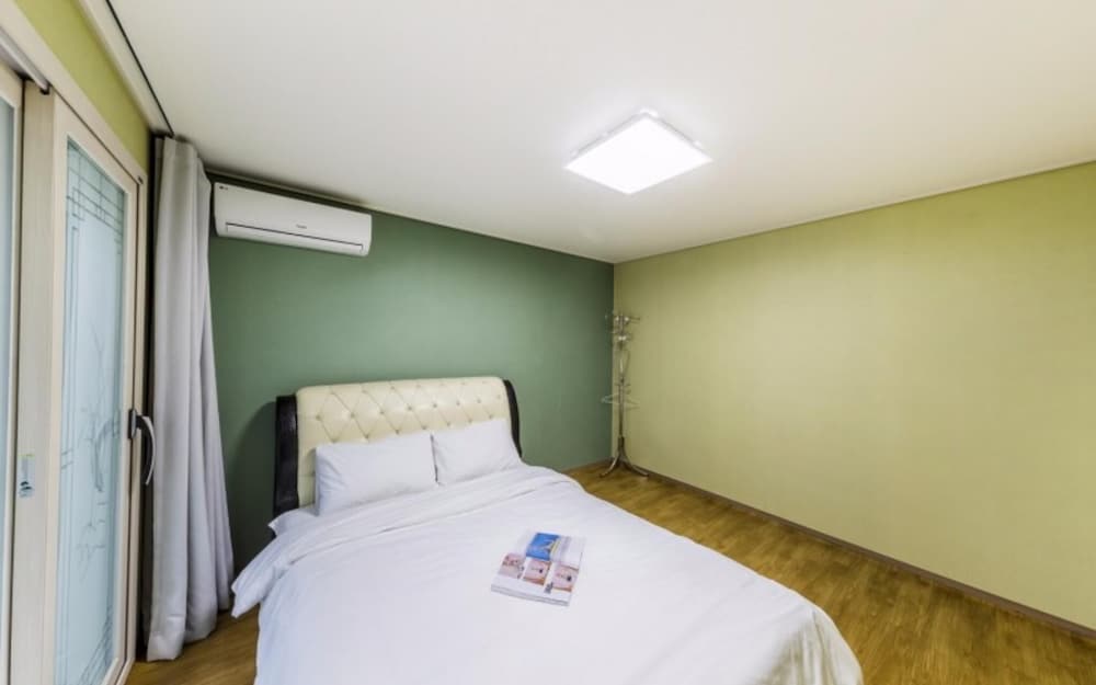 Room (Worlabong)