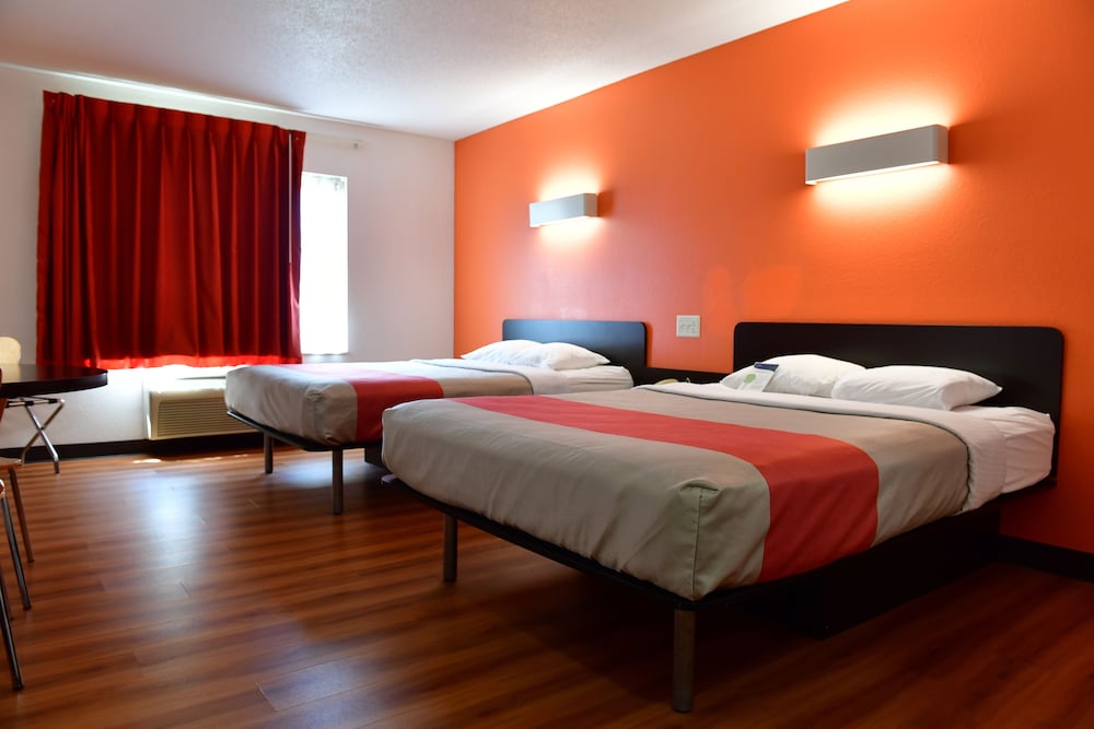 Standard Suite, 2 Queen Beds, Non Smoking photo 3