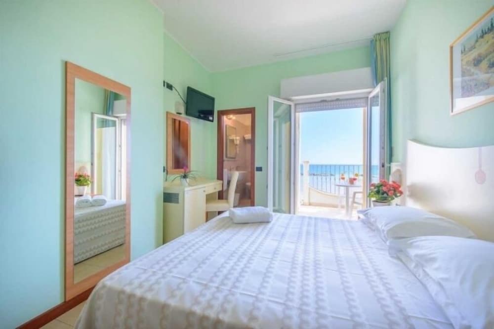 Superior Quadruple Room, Sea View photo 1