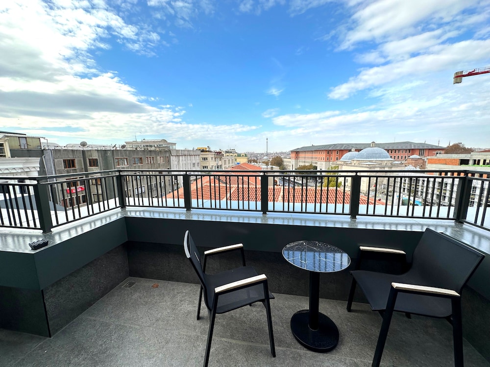 Junior Suite Twin with Balcony photo 2