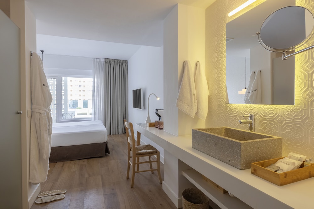 Premium Double Room, Terrace, Pool View - Photo 5