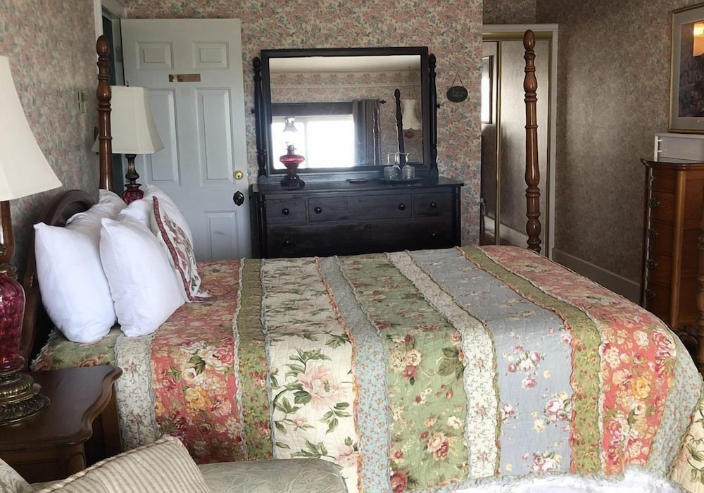 Deluxe Room, 1 Queen Bed, Garden View