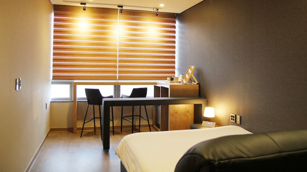 Superior Double Room, Bathtub photo 3